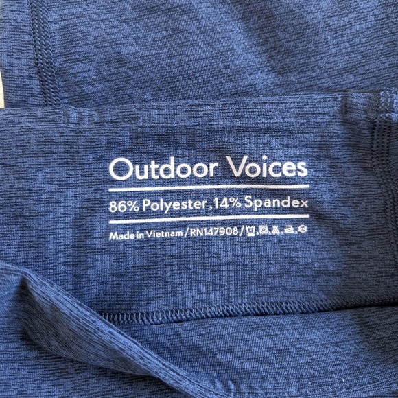 Outdoor Voices Warmup 3/4 Two-Tone Leggings in Black & Navy Blue - Picture 12 of 13